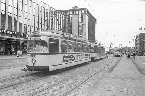 Straßenbahn der Linie 4 (Fähre Holtenau) (Kiel 69.929)