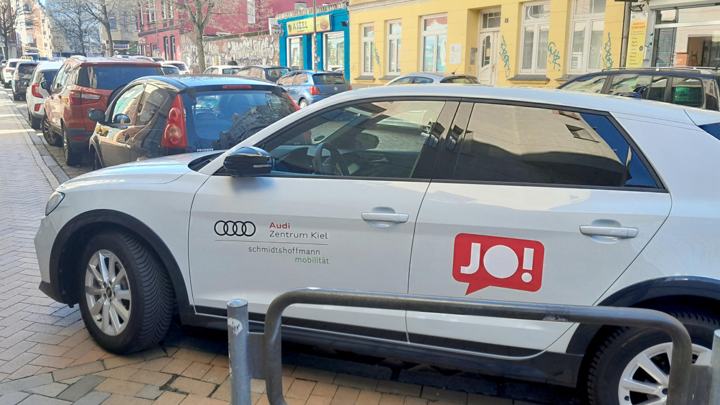 schmidt & hofmann wirbt falsch parkend in Gaarden im März 2026