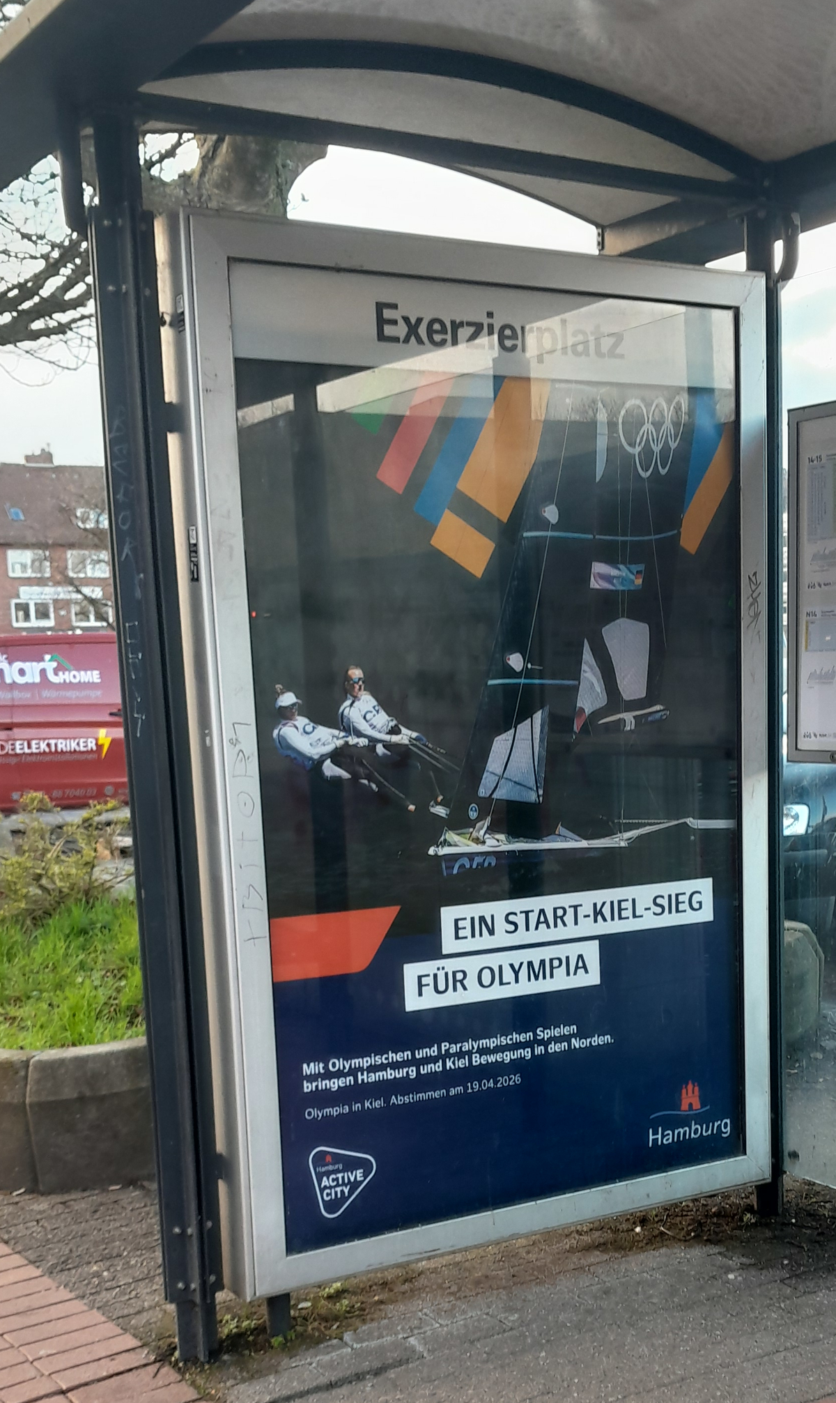 Olympia Plakat der Stadt Hamburg an einer Bushaltestelle